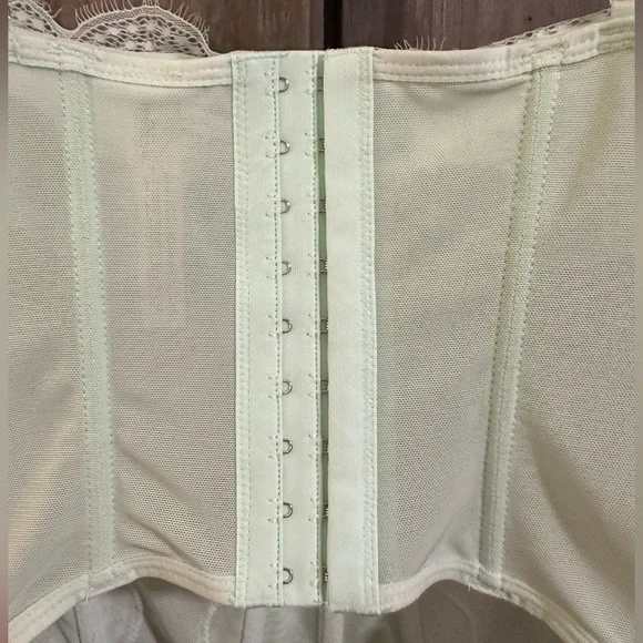 *****SOLD***** NWT Urban Outfitters Modern Love Corset - Picture 8 of 11